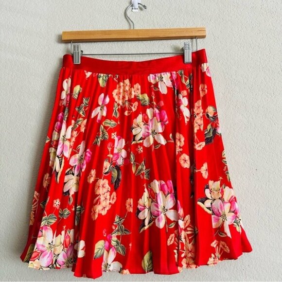 Express Red Floral Pleated Elastic Waist Mini Skirt, Size Medium - Picture 3 of 9